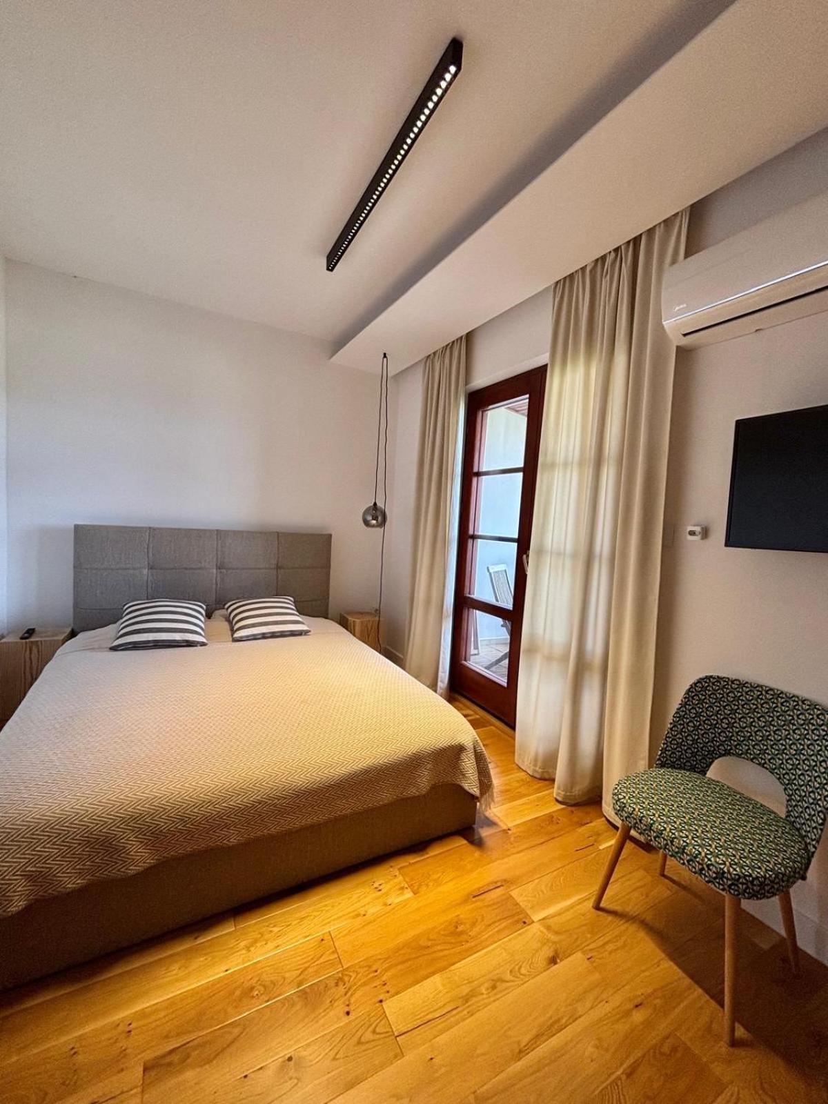 Apartman Zara Komarno Luaran gambar